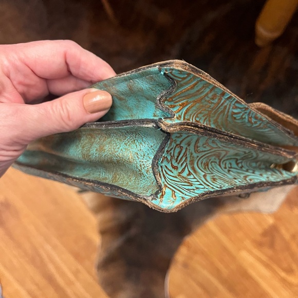 Patricia Nash Teal and Gold Embossed Crossbody Bag in like new condition. - Picture 5 of 8